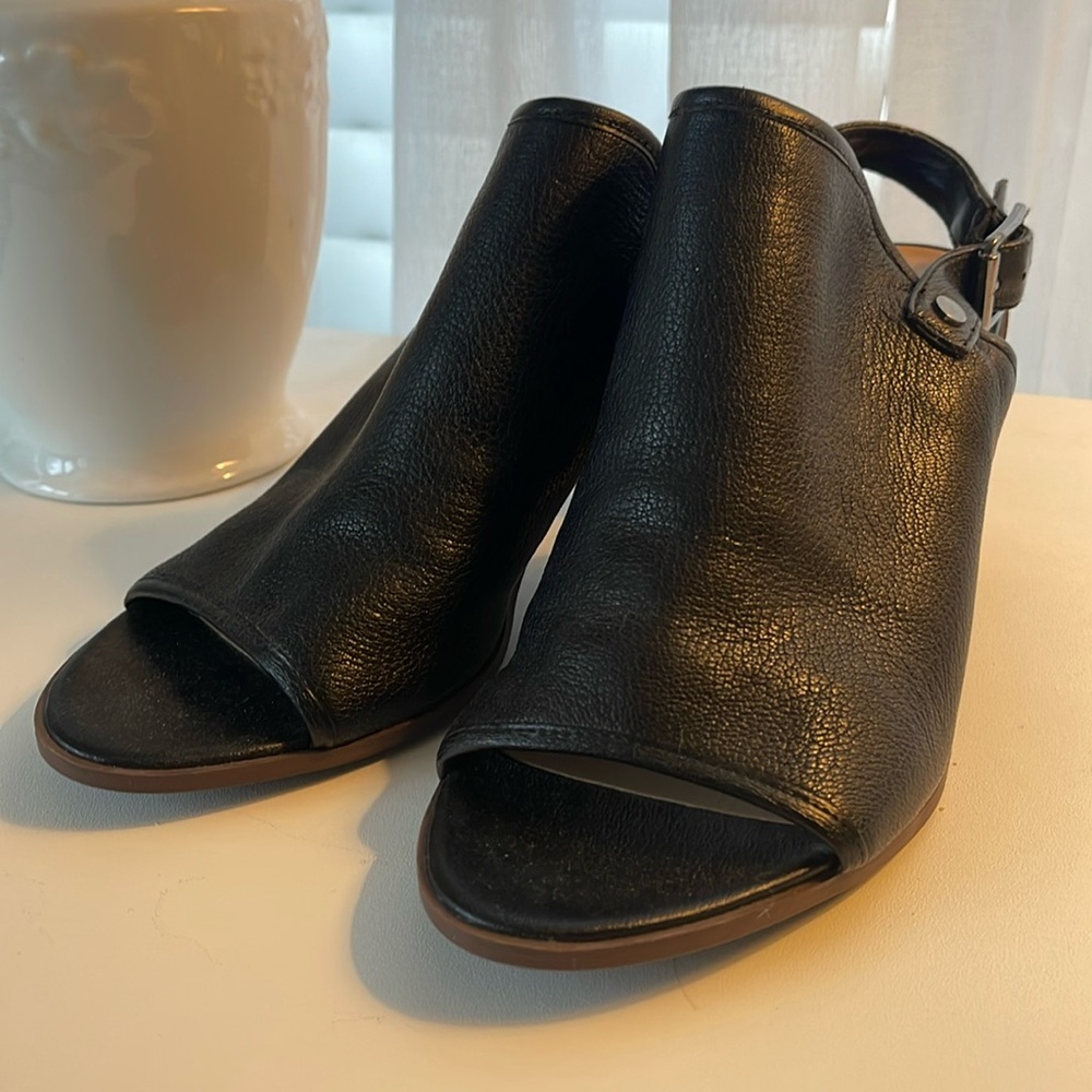 Black sandals